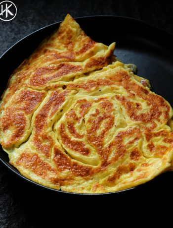 SOUR CREAM AND ONION OMELET