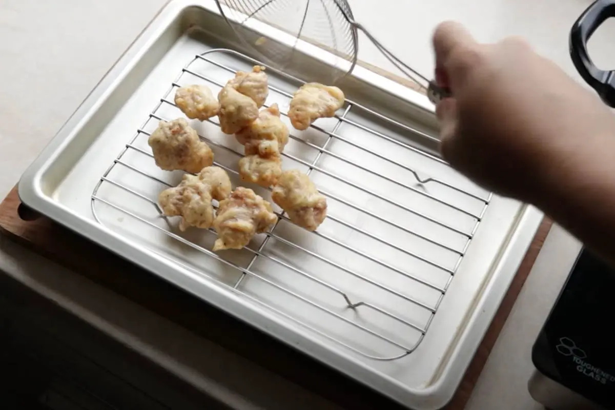 Draining fried chicken on a wire rack