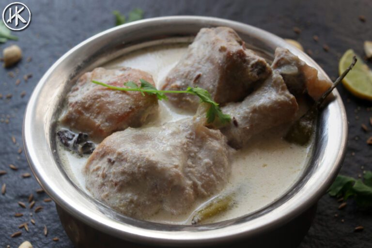 Pandra Rassa garnished with cilantro.